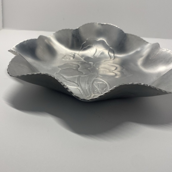 Craft Studios mid century modern metal ruffled dish decorated with roses. - Picture 3 of 8